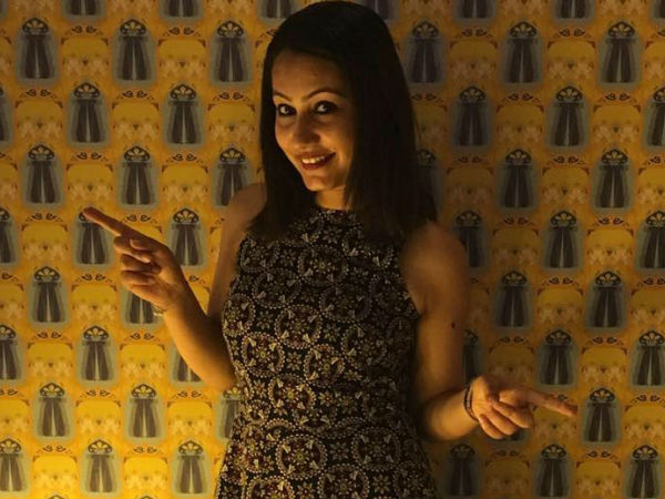 রোহিতে দিয়ে ফোন রোহিতে দিয়ে ফোন