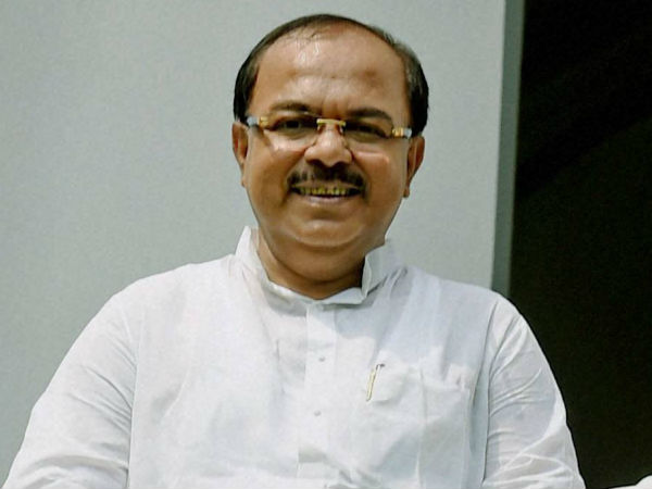 শারদ-সংখ্যা প্রকাশ অনুষ্ঠানে নেই শোভন শারদ-সংখ্যা প্রকাশ অনুষ্ঠানে নেই শোভন