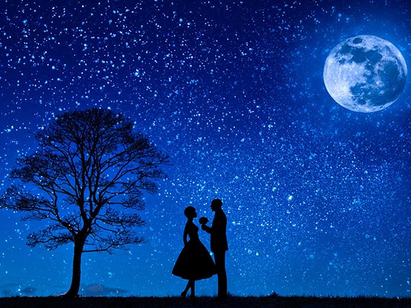 দুর্গাপুজের সাহিত্য : অন্ধকার ঘরটায় তখন জোনাকি ভরা, ছুটছে মনোনীতা, তারপর কী হল দুর্গাপুজের সাহিত্য : অন্ধকার ঘরটায় তখন জোনাকি ভরা, ছুটছে মনোনীতা, তারপর কী হল