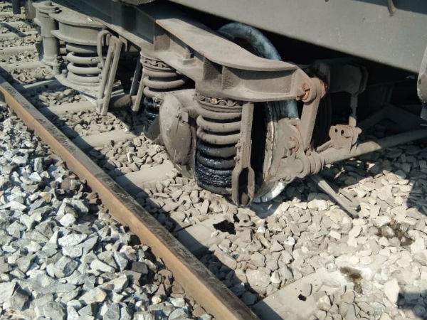 কটকে ফলুকনামা এক্সপ্রেসের গার্ড কোচ লাইনচ্যুত! বড় বিপদ থেকে রক্ষা কটকে ফলুকনামা এক্সপ্রেসের গার্ড কোচ লাইনচ্যুত! বড় বিপদ থেকে রক্ষা