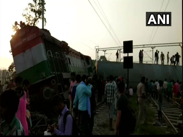 রায়বরেলির কাছে লাইনচ্যুত ট্রেন রায়বরেলির কাছে লাইনচ্যুত ট্রেন