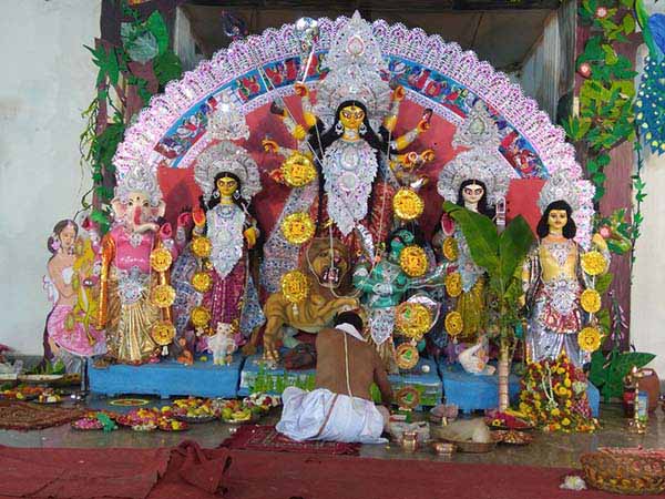 বাড়িতে দূর্গামূর্তি রাখলে কোনদিকে রাখা উচিত?
