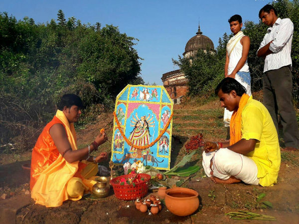 হাজার বছরের প্রাচীন ঐতিহ্য মেনে দেবী পূজিত হন বাঁকুড়ায় হাজার বছরের প্রাচীন ঐতিহ্য মেনে দেবী পূজিত হন বাঁকুড়ায়