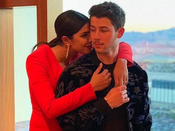 মুম্বইয়ে শুরু পার্টি 