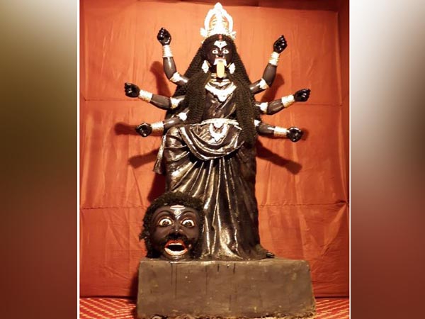 মোমবাতি নয় প্রদীপ !