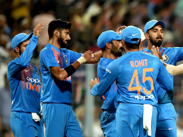 ভারতীয় দলের বোলিং ভারতীয় দলের বোলিং