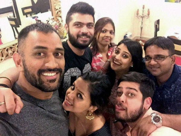 ক্য়াপ্টেন কুলের পরিচয়