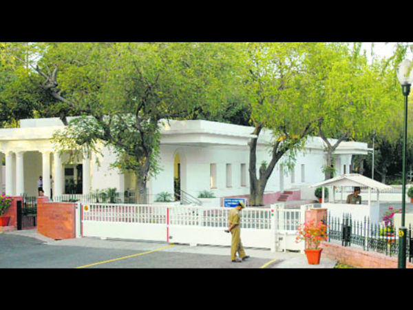 মোদীকে টার্গেট