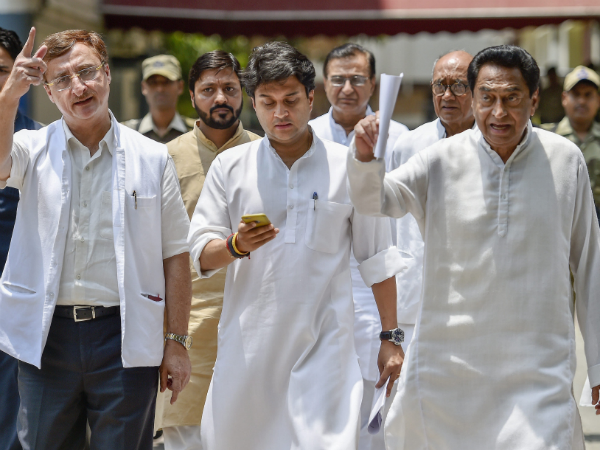কংগ্রেসে গোষ্ঠীদ্বন্দ্ব, সুযোগ বিজেপির কংগ্রেসে গোষ্ঠীদ্বন্দ্ব, সুযোগ বিজেপির