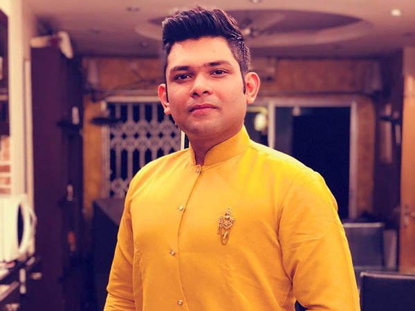 অনীক ধরের নাম করে চলে প্রতারণা 