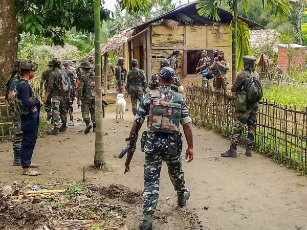 খালের ধারে বসিয়ে গুলিটা করল, ৫ মিনিট পরে বুঝলাম বেঁচে, অসম গণহত্যায় অলৌকিক রক্ষা মহাদেবের খালের ধারে বসিয়ে গুলিটা করল, ৫ মিনিট পরে বুঝলাম বেঁচে, অসম গণহত্যায় অলৌকিক রক্ষা মহাদেবের