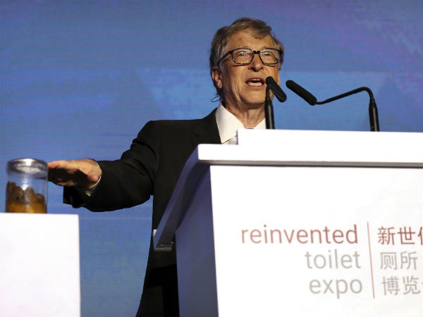 বোতল ভর্তি মল নিয়ে চিনে ভাষণ দিলেন বিল গেটস বোতল ভর্তি মল নিয়ে চিনে ভাষণ দিলেন বিল গেটস