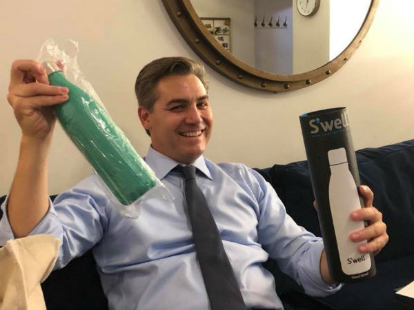 প্রেসিডেন্টের সামনে বেয়াদপি! ঘাড় ধাক্কা দিয়ে হোয়াইট হাউস থেকে বের করে দেওয়া হল সাংবাদিককে প্রেসিডেন্টের সামনে বেয়াদপি! ঘাড় ধাক্কা দিয়ে হোয়াইট হাউস থেকে বের করে দেওয়া হল সাংবাদিককে