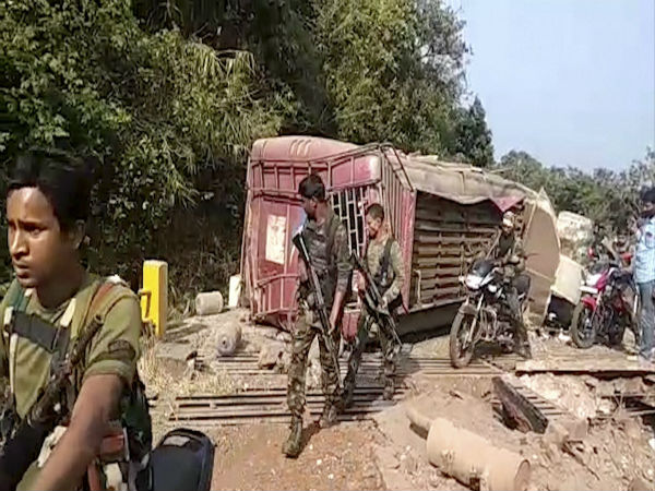 প্রিয় মানুষটি নেই বিশ্বাস হচ্ছে না মিতা-র প্রিয় মানুষটি নেই বিশ্বাস হচ্ছে না মিতা-র