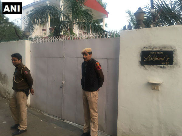 বাড়ি থেকে দেহ উদ্ধার বাড়ি থেকে দেহ উদ্ধার