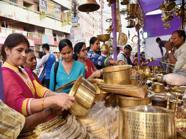 দক্ষিণমুখে দীপ প্রজ্বলন- 