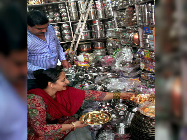 ছেলের অদৃষ্টের কথা ভেবে চিন্তায় হিমা 