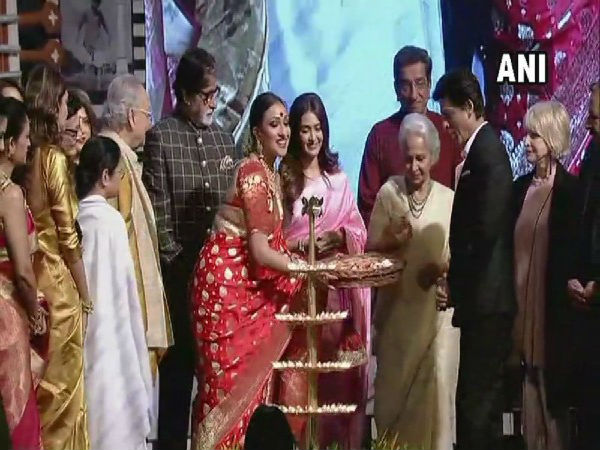 Live- কলকাতা আন্তর্জাতিক চলচ্চিত্র উৎসবের উদ্বোধনে নক্ষত্র সমাবেশ Live- কলকাতা আন্তর্জাতিক চলচ্চিত্র উৎসবের উদ্বোধনে নক্ষত্র সমাবেশ