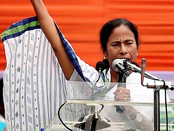 পিছিয়ে পড়াদের পাশে মমতা পিছিয়ে পড়াদের পাশে মমতা