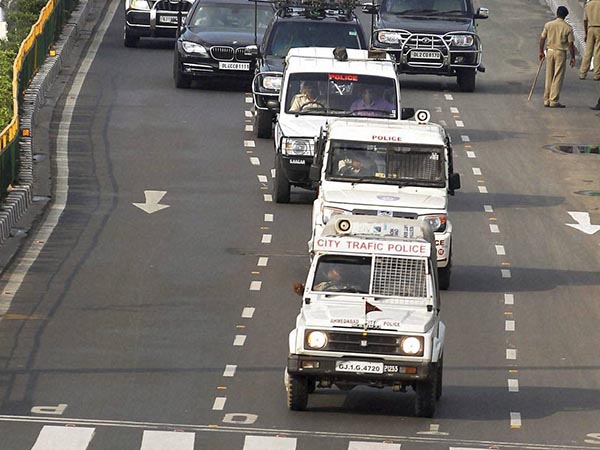 নেপথ্যে বিজেপি