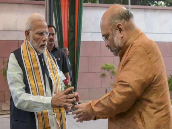 প্রধানমন্ত্রীর বিরুদ্ধে দুর্নীতির অভিযোগ প্রধানমন্ত্রীর বিরুদ্ধে দুর্নীতির অভিযোগ