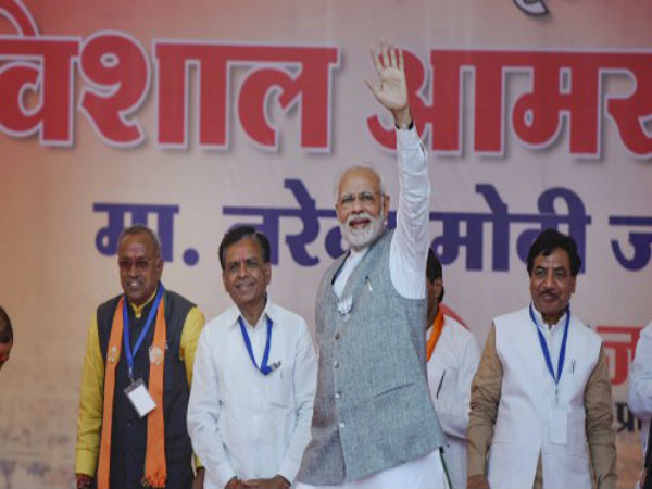 নেহরু-গান্ধী পরিবারের মিথ্যা প্রতিশ্রুতি নেহরু-গান্ধী পরিবারের মিথ্যা প্রতিশ্রুতি