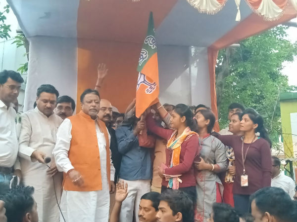 সক্রিয় মুকুল রায়