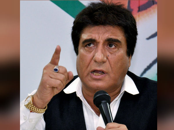 মোদীর মা-কে আক্রমণ 