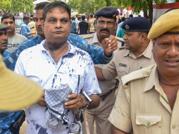 মন্ত্রীর স্বামী অভিযুক্ত মন্ত্রীর স্বামী অভিযুক্ত