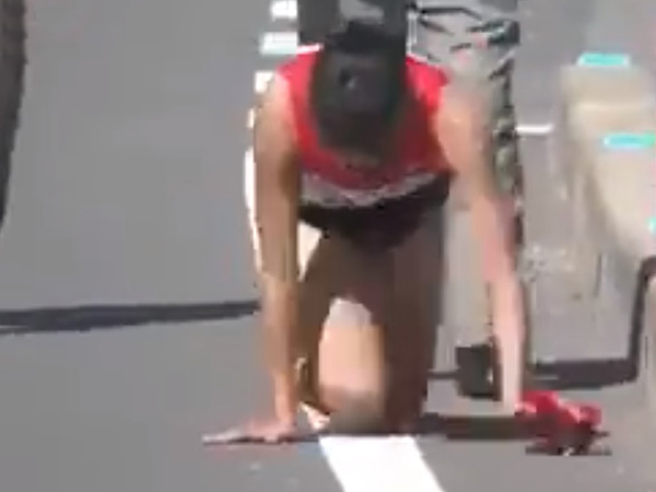 পা ভেঙে রেস সম্পূর্ণ 