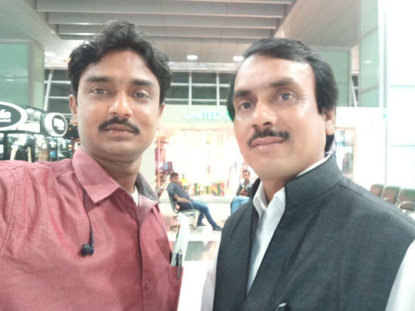 কলকাতা বিমানবন্দরে সেলফি 