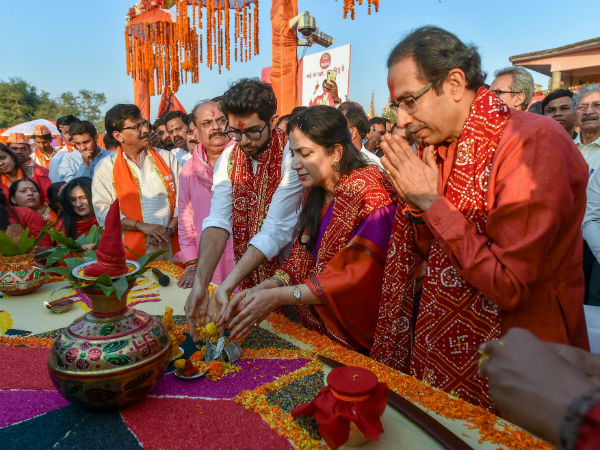 হাল ধরছেন উদ্ধব