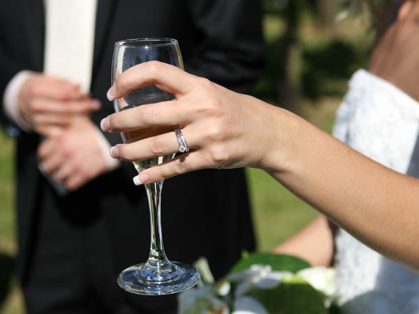 অনামিকার আকার বলে দেয় অনেক কিছু!