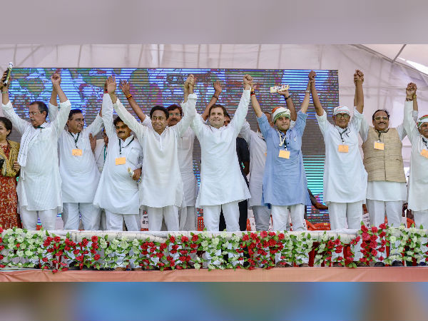 কর্ণাটকের মতোই মঞ্চ সজ্জার চেষ্টা