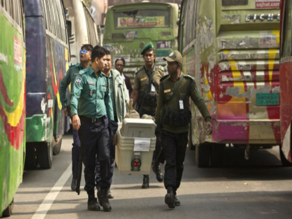 যশোরে হামলার অভিযোগ যশোরে হামলার অভিযোগ