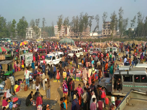 হোটেলগুলিও আলোকসজ্জায় সুসজ্জিত হোটেলগুলিও আলোকসজ্জায় সুসজ্জিত