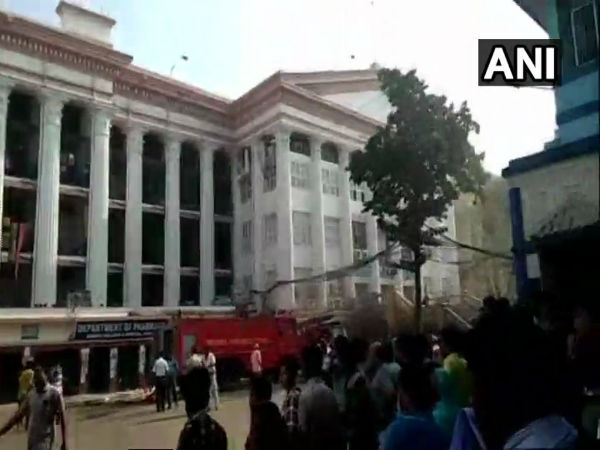 সাত সকালে ফের মেডিক্যাল কলেজে আগুন! আতঙ্ক ছড়ায় হাসপাতাল জুড়ে সাত সকালে ফের মেডিক্যাল কলেজে আগুন! আতঙ্ক ছড়ায় হাসপাতাল জুড়ে