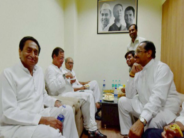 ভোররাতে সাংবাদিক সম্মেলন