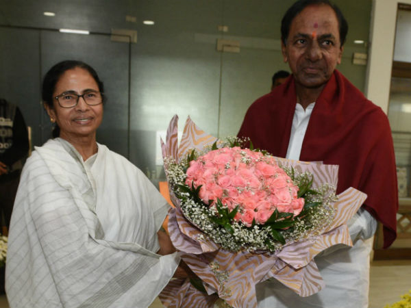 মমতার নীরবতায় কীসের ইঙ্গিত মমতার নীরবতায় কীসের ইঙ্গিত