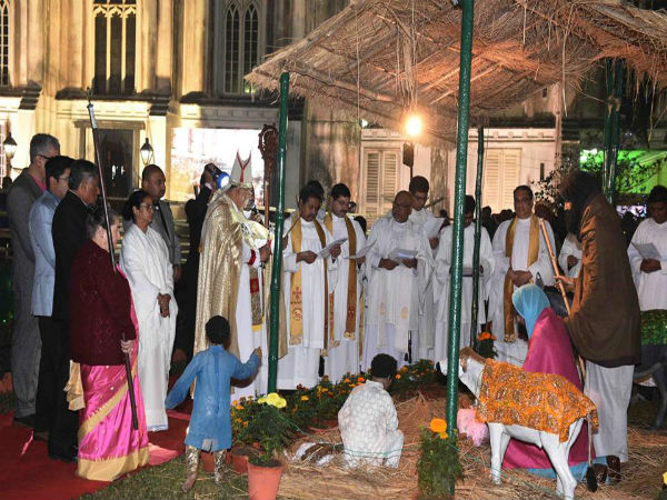 সাজিয়ে তোলা হয়েছে সেন্ট পলস ক্যাথিড্রাল সাজিয়ে তোলা হয়েছে সেন্ট পলস ক্যাথিড্রাল