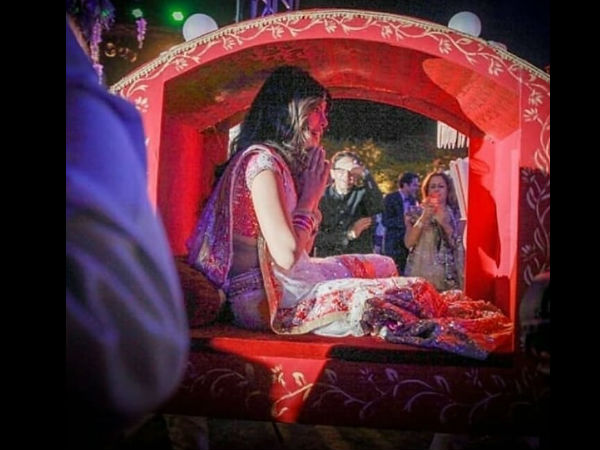 পালকিতে প্রিয়াঙ্কার ছবি নিয়ে প্রশ্ন! পালকিতে প্রিয়াঙ্কার ছবি নিয়ে প্রশ্ন!