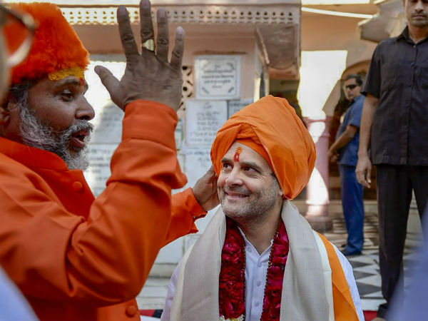 ভোটের আগে মন্দিরে পুজো