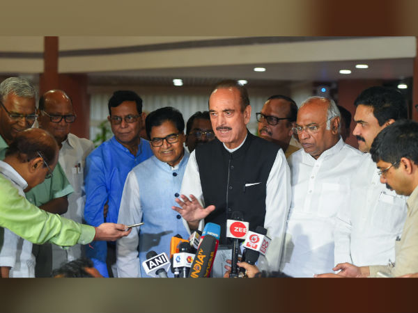 প্রথমবার বড় বৈঠকে আপ প্রথমবার বড় বৈঠকে আপ