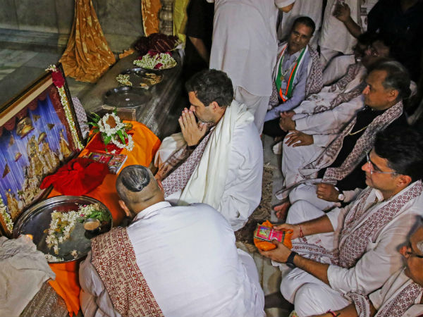 মন্দিরে পুজো