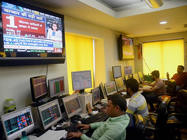 শেয়ার বাজারে পতন