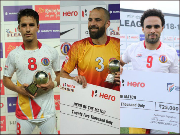 হাতে ৬ বিদেশী