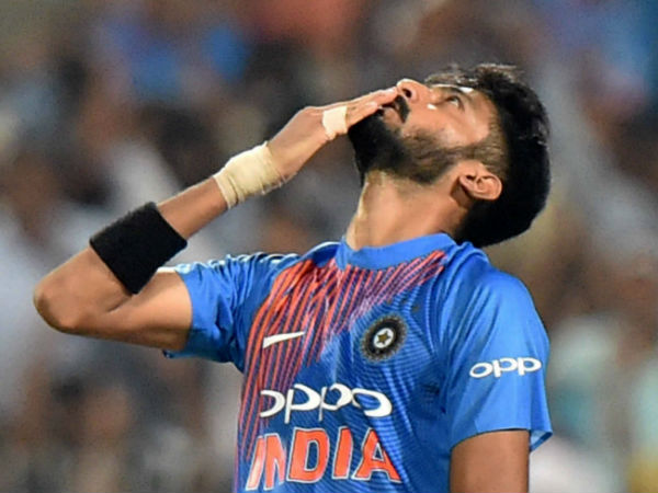 ভারতীয় বোলিং ভারতীয় বোলিং