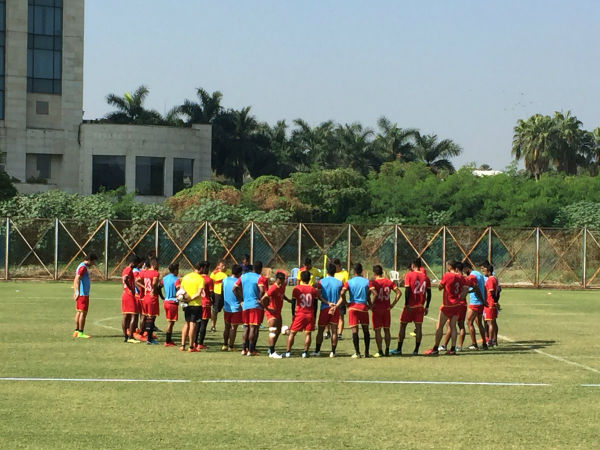 দল যেন সুখি পরিবার