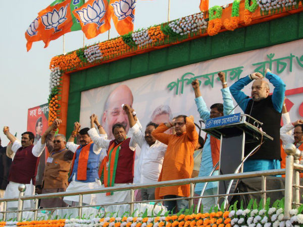 তৃণমূলকে সিন্ডিকেট খোঁচা তৃণমূলকে সিন্ডিকেট খোঁচা