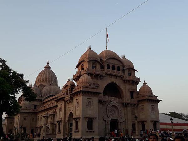 অনুষ্ঠানে মহারাজ